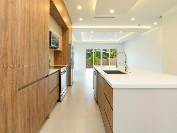 1720 SW 20th St, Fort Lauderdale FL 33315