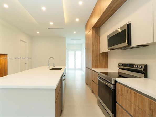 1720 SW 20th St, Fort Lauderdale FL 33315