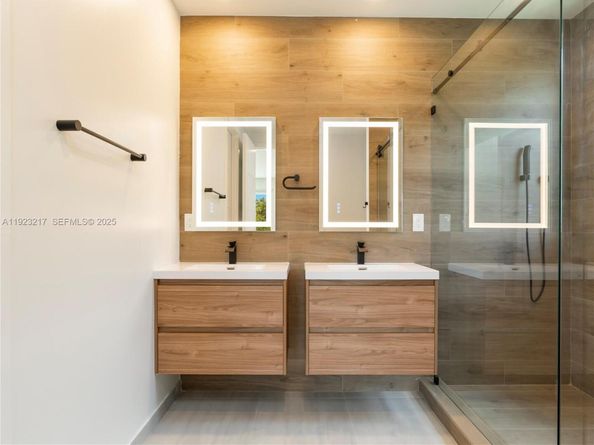 1720 SW 20th St, Fort Lauderdale FL 33315