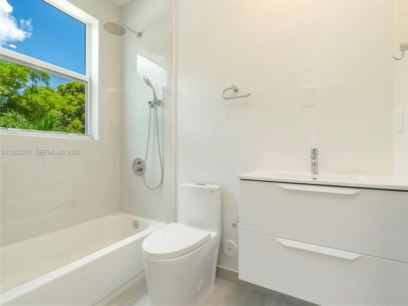 1720 SW 20th St, Fort Lauderdale FL 33315