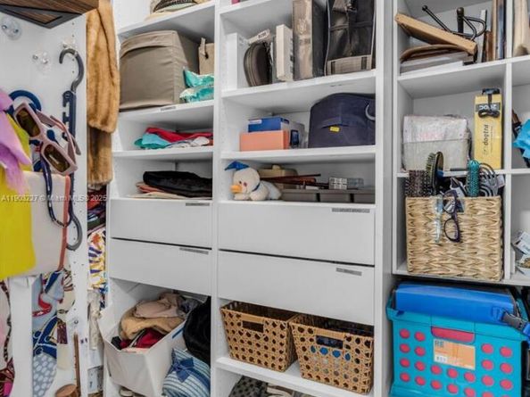 210 NW 59th Ave, Miami FL 33126