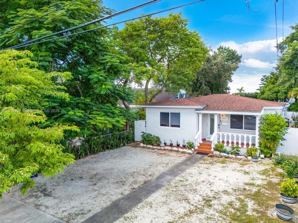 210 NW 59th Ave, Miami FL 33126