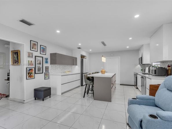 210 NW 59th Ave, Miami FL 33126