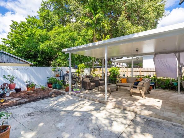 210 NW 59th Ave, Miami FL 33126