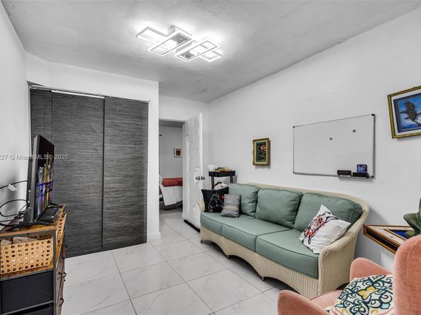 210 NW 59th Ave, Miami FL 33126