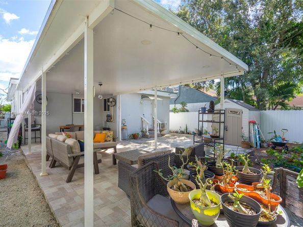 210 NW 59th Ave, Miami FL 33126