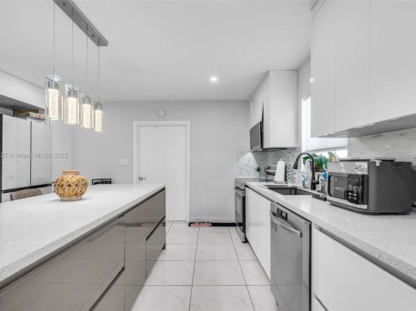 210 NW 59th Ave, Miami FL 33126