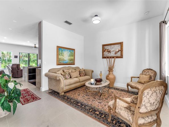 15977 SW 141st St, Miami FL 33196
