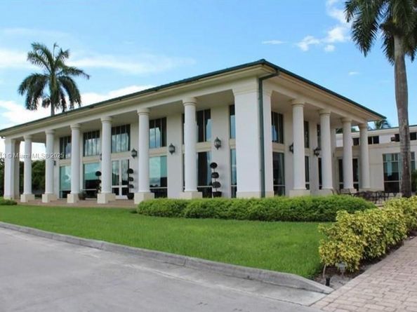 2583 Mayfair Ln, Weston FL 33327