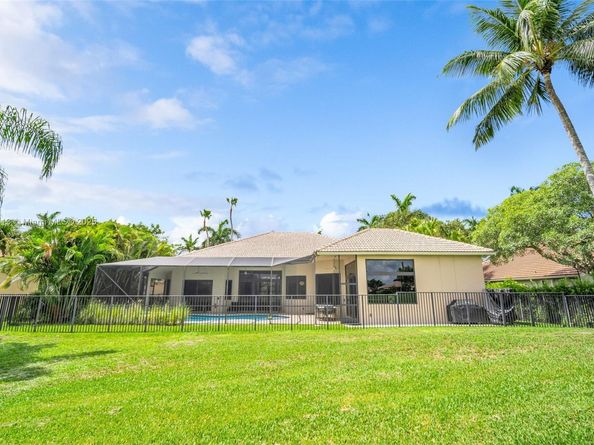2583 Mayfair Ln, Weston FL 33327