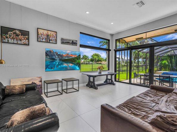 2583 Mayfair Ln, Weston FL 33327