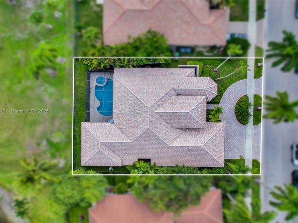 2583 Mayfair Ln, Weston FL 33327