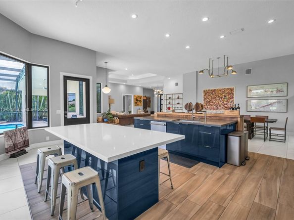 2583 Mayfair Ln, Weston FL 33327