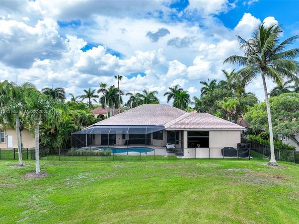 2583 Mayfair Ln, Weston FL 33327