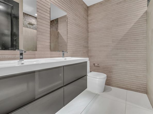 2583 Mayfair Ln, Weston FL 33327