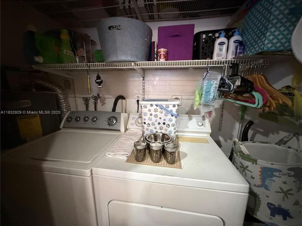 5720 SW 39th St, West Park FL 33023