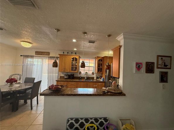 5720 SW 39th St, West Park FL 33023