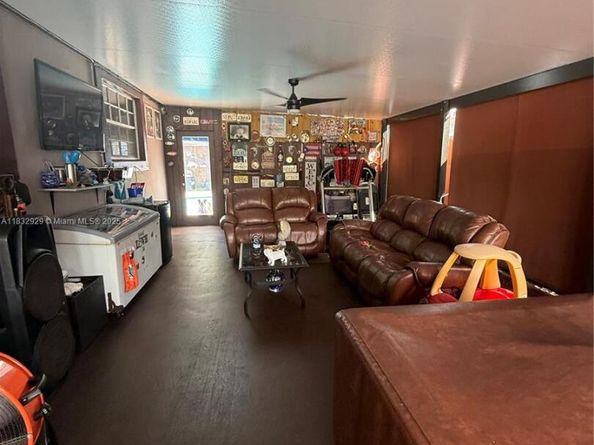 5720 SW 39th St, West Park FL 33023