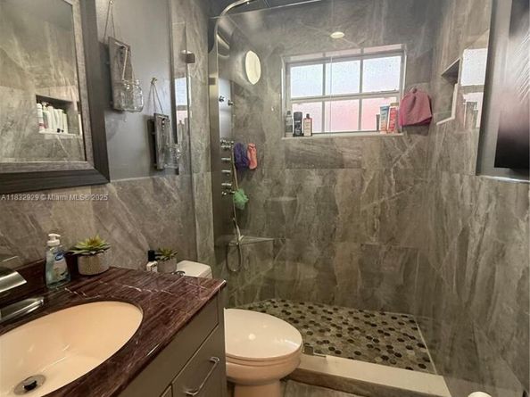 5720 SW 39th St, West Park FL 33023