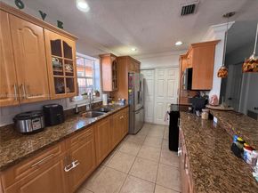 5720 SW 39th St, West Park FL 33023