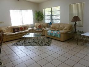 3261 NW 14th St, Miami FL 33125