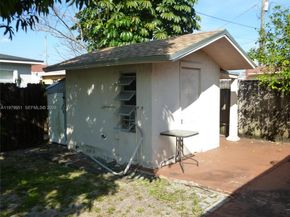 3261 NW 14th St, Miami FL 33125