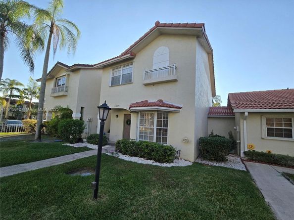 10875 NW 8th St, Pembroke Pines FL 33026