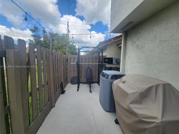 10875 NW 8th St, Pembroke Pines FL 33026