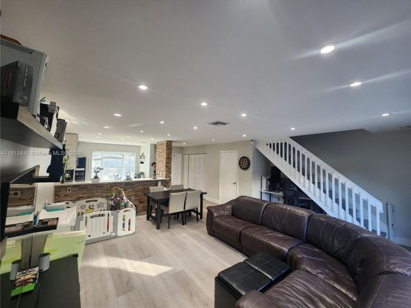 10875 NW 8th St, Pembroke Pines FL 33026