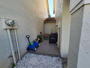 10875 NW 8th St, Pembroke Pines FL 33026