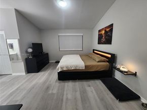 10875 NW 8th St, Pembroke Pines FL 33026