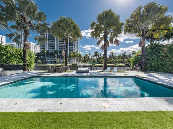 449 Holiday Dr, Hallandale Beach FL 33009