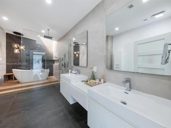 449 Holiday Dr, Hallandale Beach FL 33009