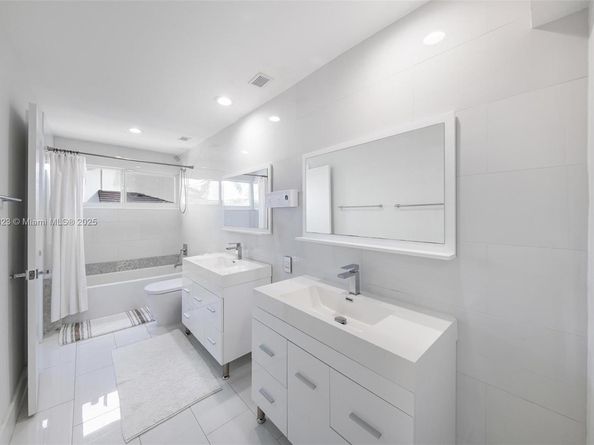 449 Holiday Dr, Hallandale Beach FL 33009