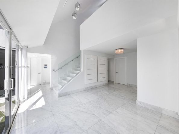 449 Holiday Dr, Hallandale Beach FL 33009