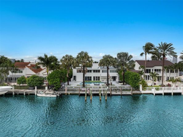 449 Holiday Dr, Hallandale Beach FL 33009