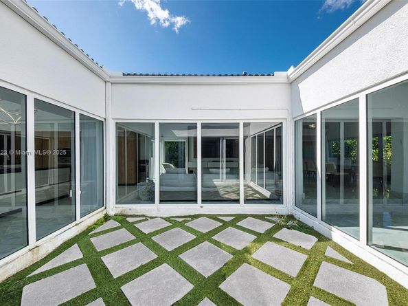 449 Holiday Dr, Hallandale Beach FL 33009