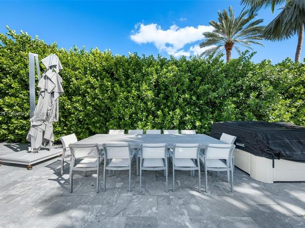 449 Holiday Dr, Hallandale Beach FL 33009