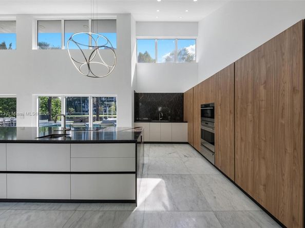 449 Holiday Dr, Hallandale Beach FL 33009