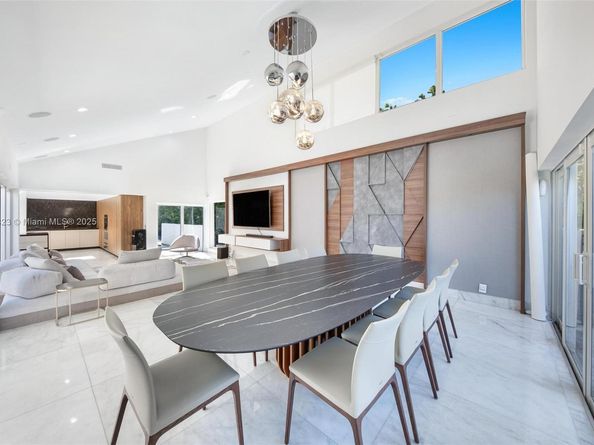 449 Holiday Dr, Hallandale Beach FL 33009