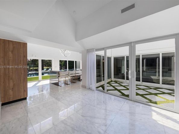 449 Holiday Dr, Hallandale Beach FL 33009