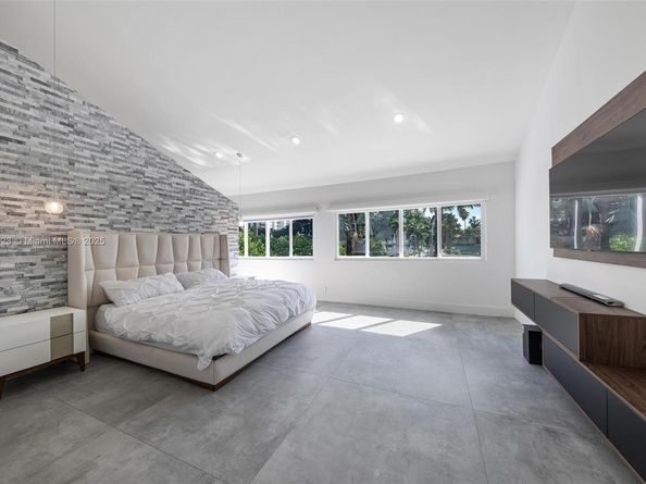 449 Holiday Dr, Hallandale Beach FL 33009