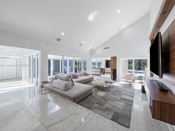 449 Holiday Dr, Hallandale Beach FL 33009