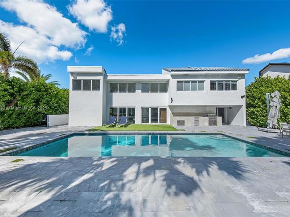 449 Holiday Dr, Hallandale Beach FL 33009