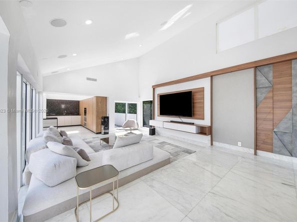 449 Holiday Dr, Hallandale Beach FL 33009