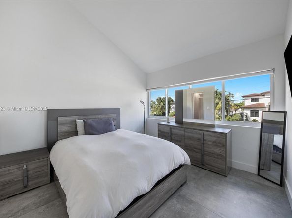 449 Holiday Dr, Hallandale Beach FL 33009