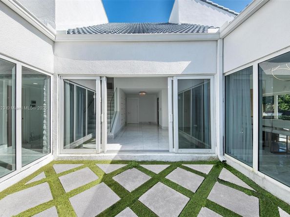 449 Holiday Dr, Hallandale Beach FL 33009