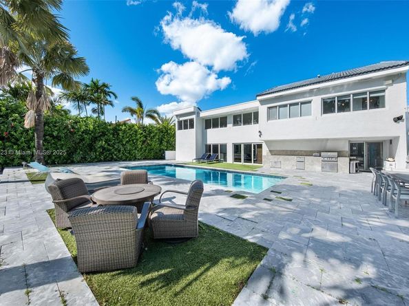 449 Holiday Dr, Hallandale Beach FL 33009