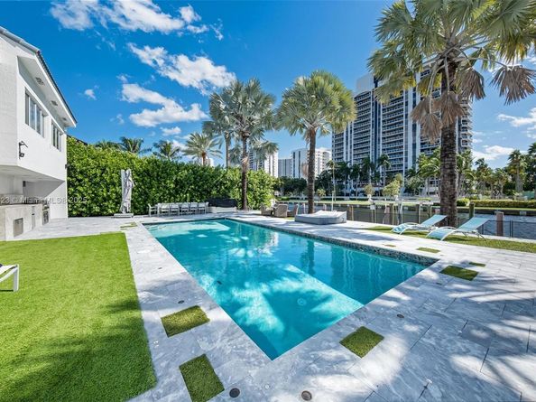 449 Holiday Dr, Hallandale Beach FL 33009