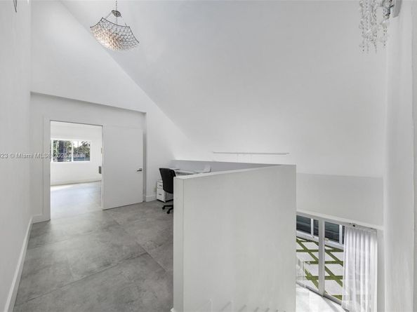 449 Holiday Dr, Hallandale Beach FL 33009